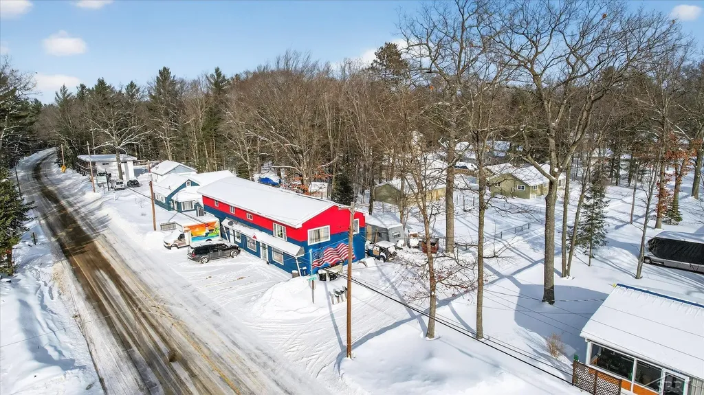 10028 W Higgins Lake Drive Lyon Township MI 48653