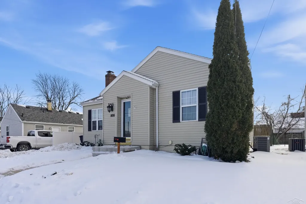 1606 Essex Street Essexville City MI 48732