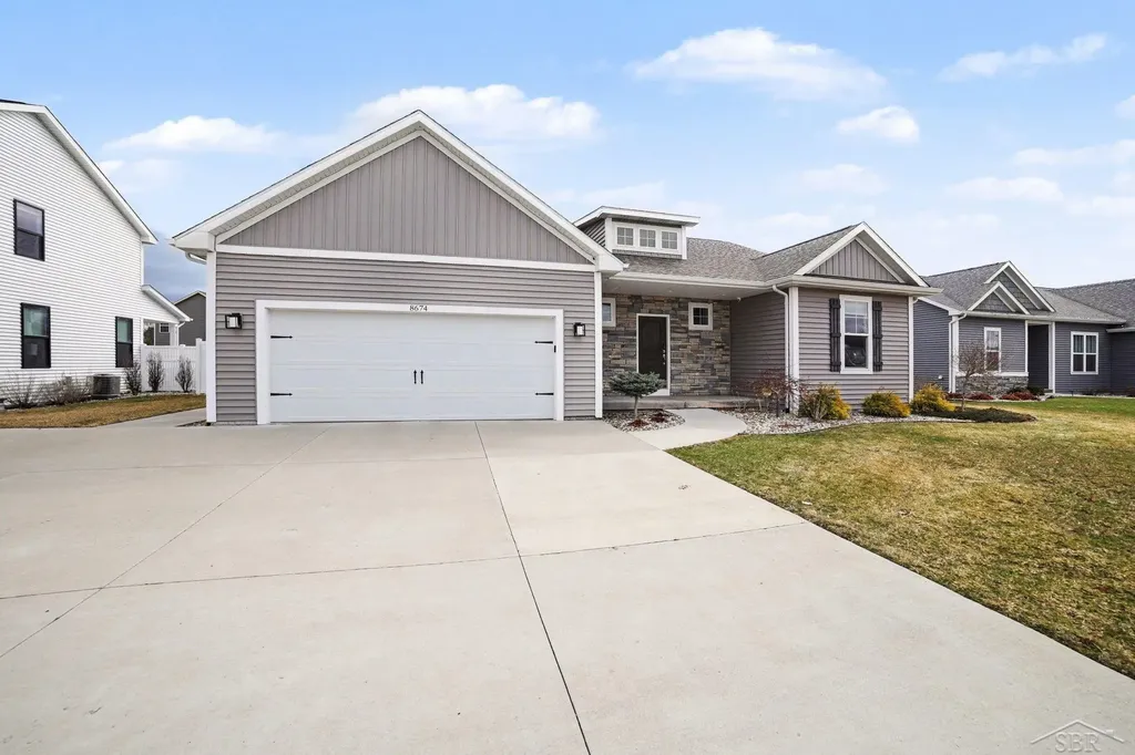 8674 Oakhill Drive Tittabawassee Township MI 48623