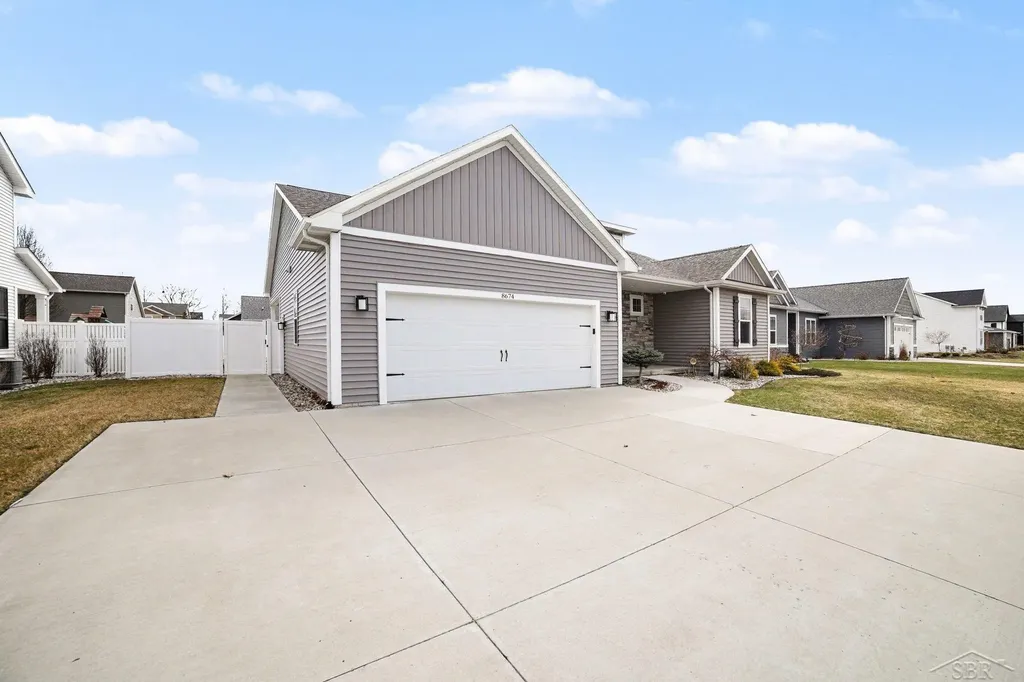 8674 Oakhill Drive Tittabawassee Township MI 48623