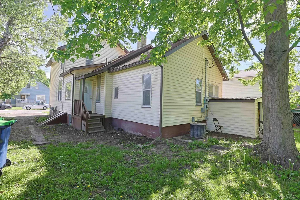1813 3rd Street Bay City City MI 48706