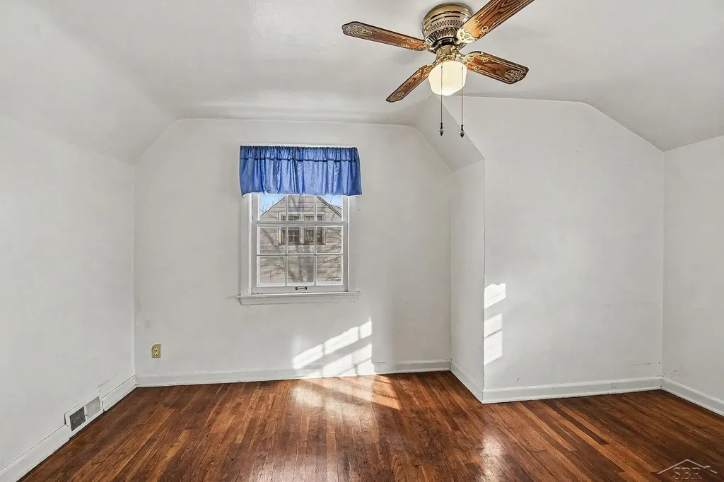 3537 Adams Avenue Saginaw City MI 48602