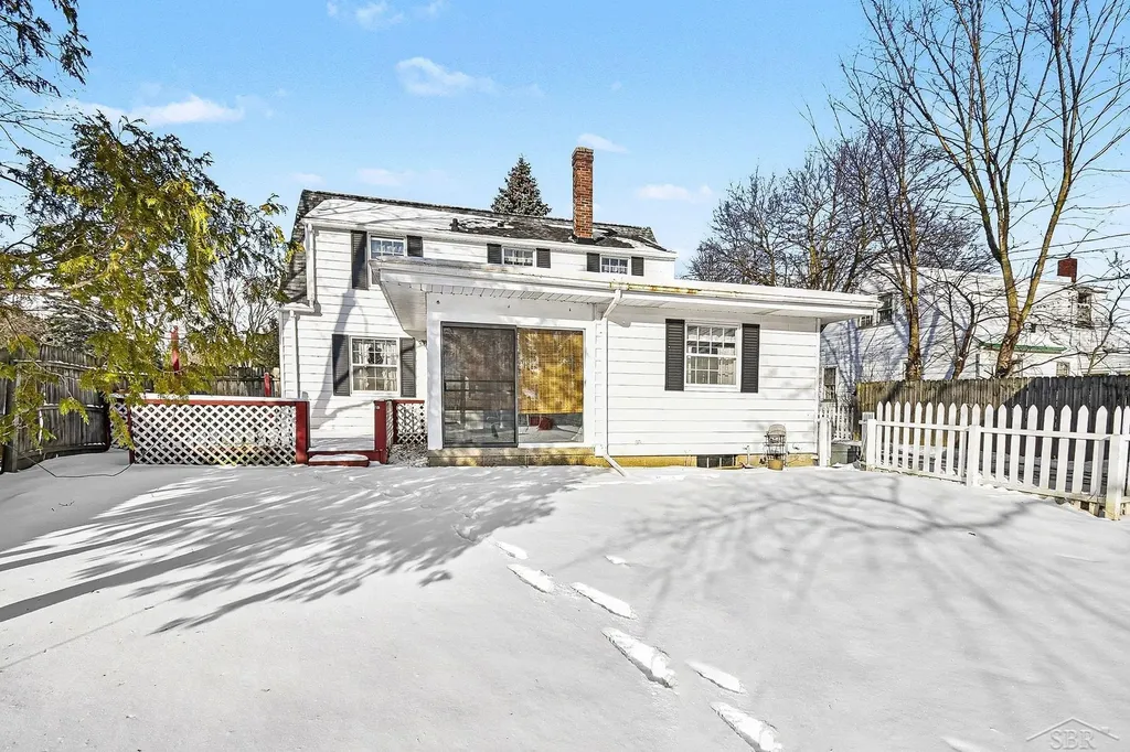 3537 Adams Avenue Saginaw City MI 48602