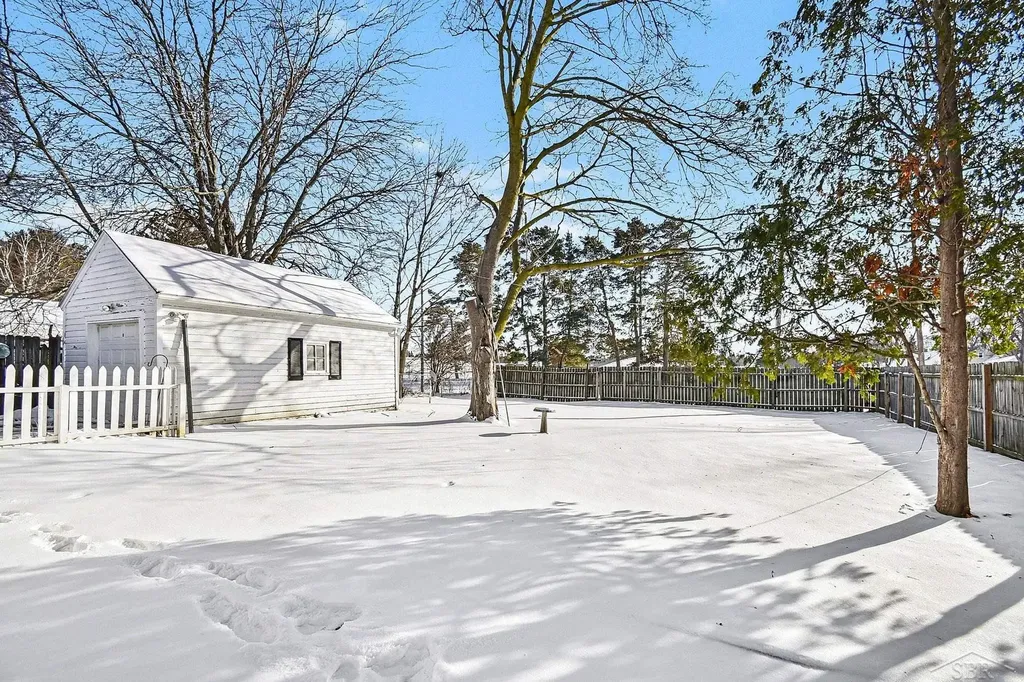 3537 Adams Avenue Saginaw City MI 48602