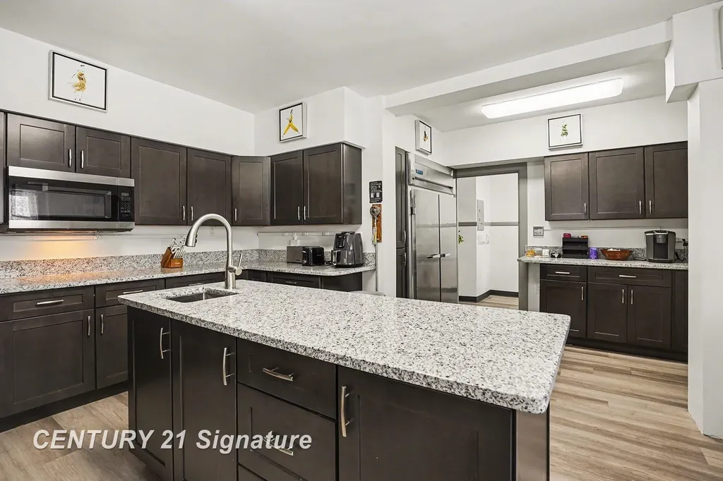 302 Tuscola Road Bay City City MI 48708