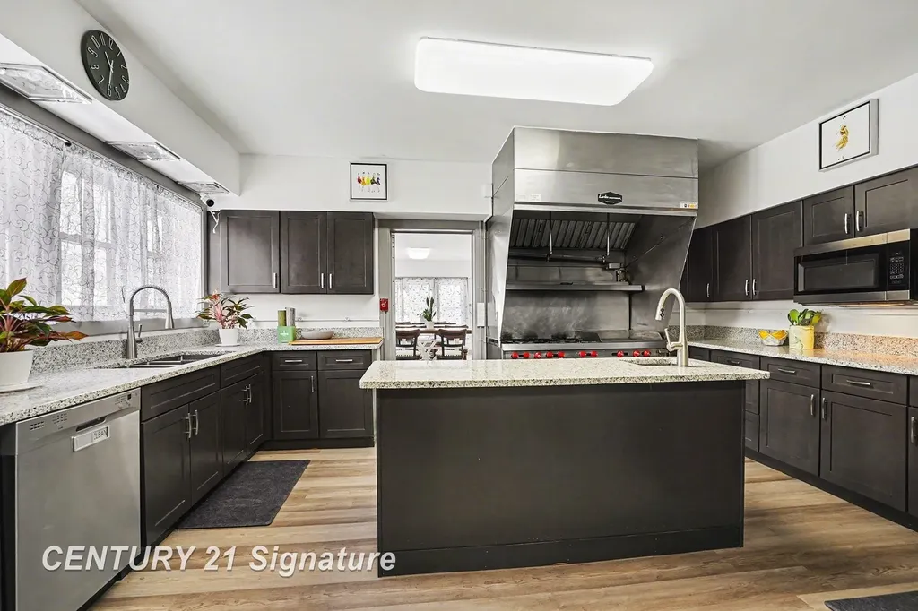 302 Tuscola Road Bay City City MI 48708