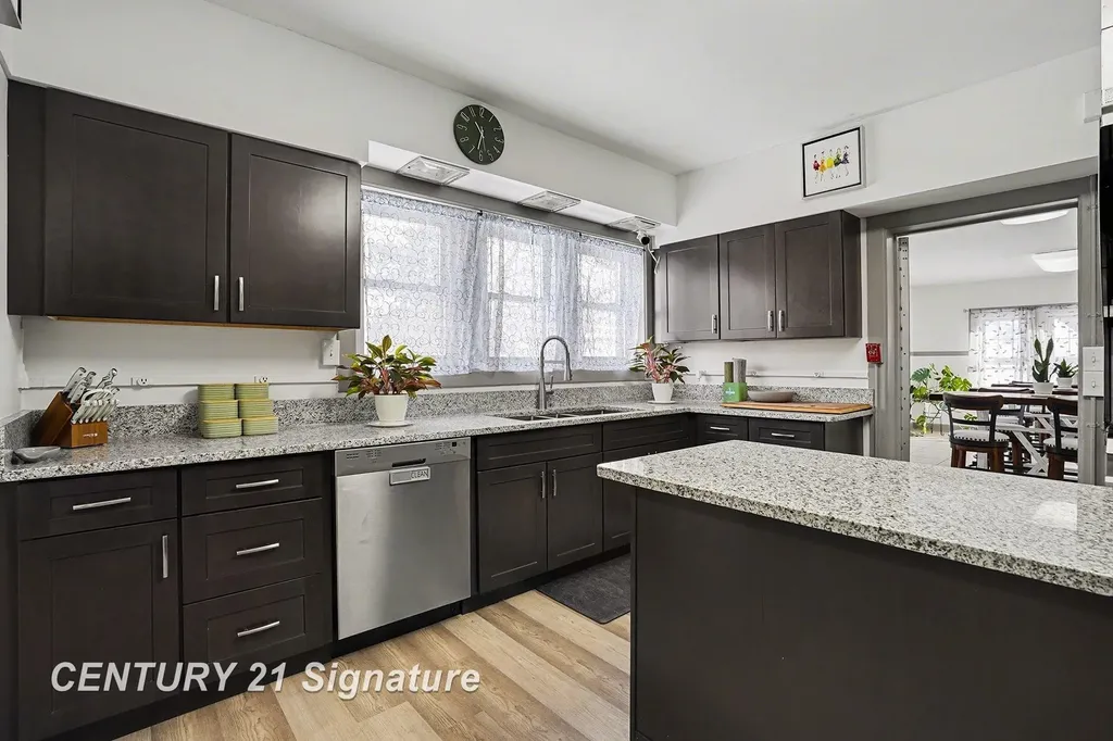 302 Tuscola Road Bay City City MI 48708
