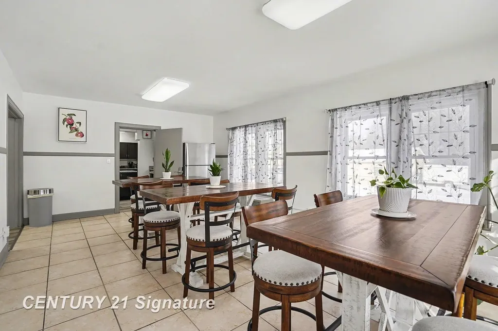 302 Tuscola Road Bay City City MI 48708