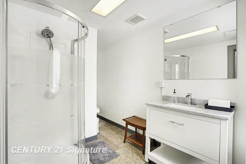 302 Tuscola Road Bay City City MI 48708