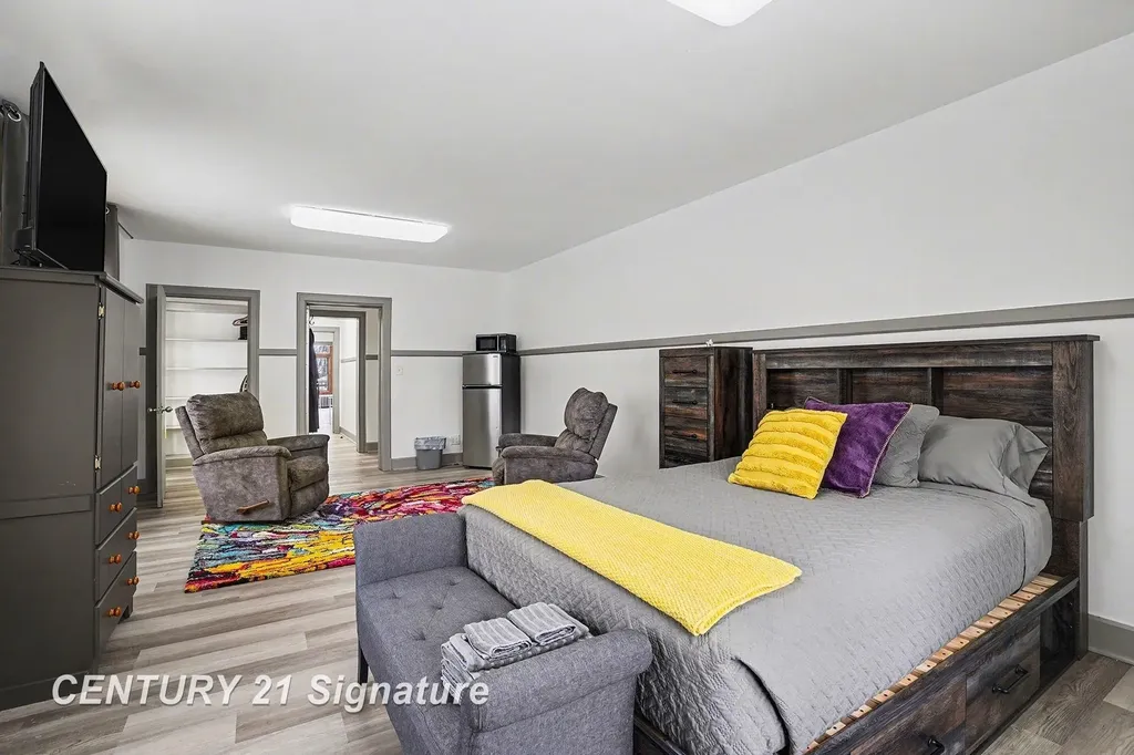 302 Tuscola Road Bay City City MI 48708