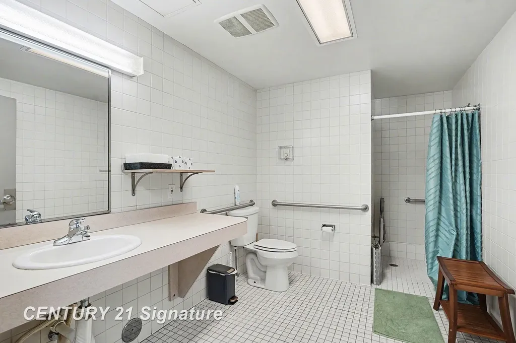 302 Tuscola Road Bay City City MI 48708