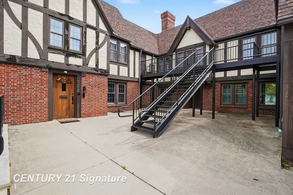 302 Tuscola Road Bay City City MI 48708