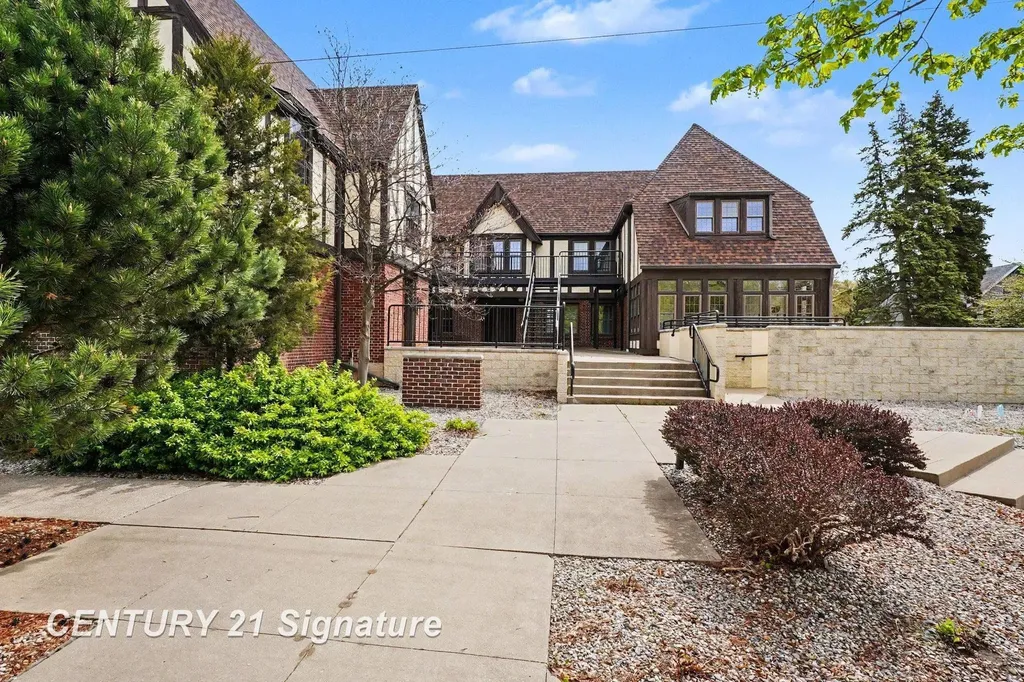 302 Tuscola Road Bay City City MI 48708