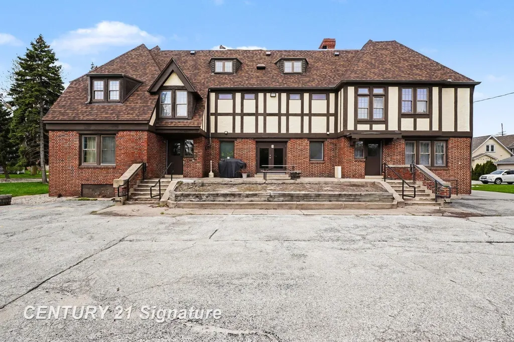 302 Tuscola Road Bay City City MI 48708