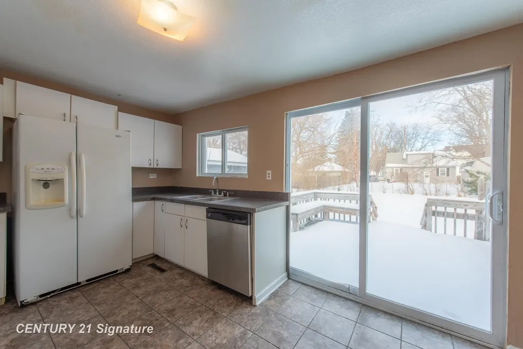 208 W Indian Street Midland City MI 48640