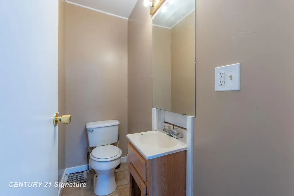 208 W Indian Street Midland City MI 48640