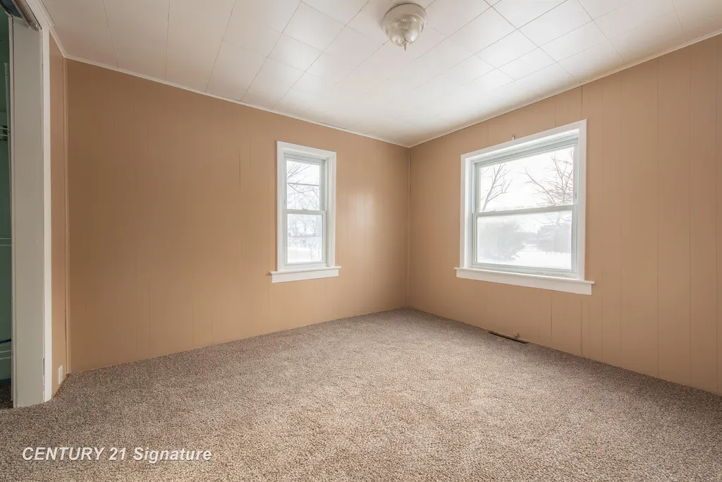 208 W Indian Street Midland City MI 48640