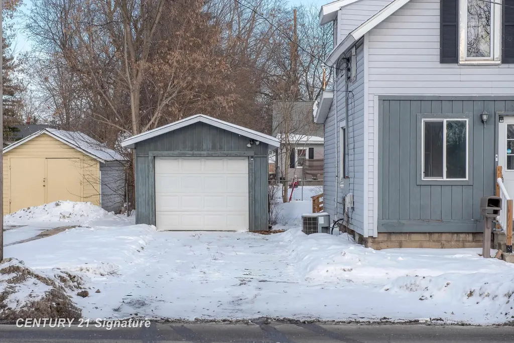 208 W Indian Street Midland City MI 48640
