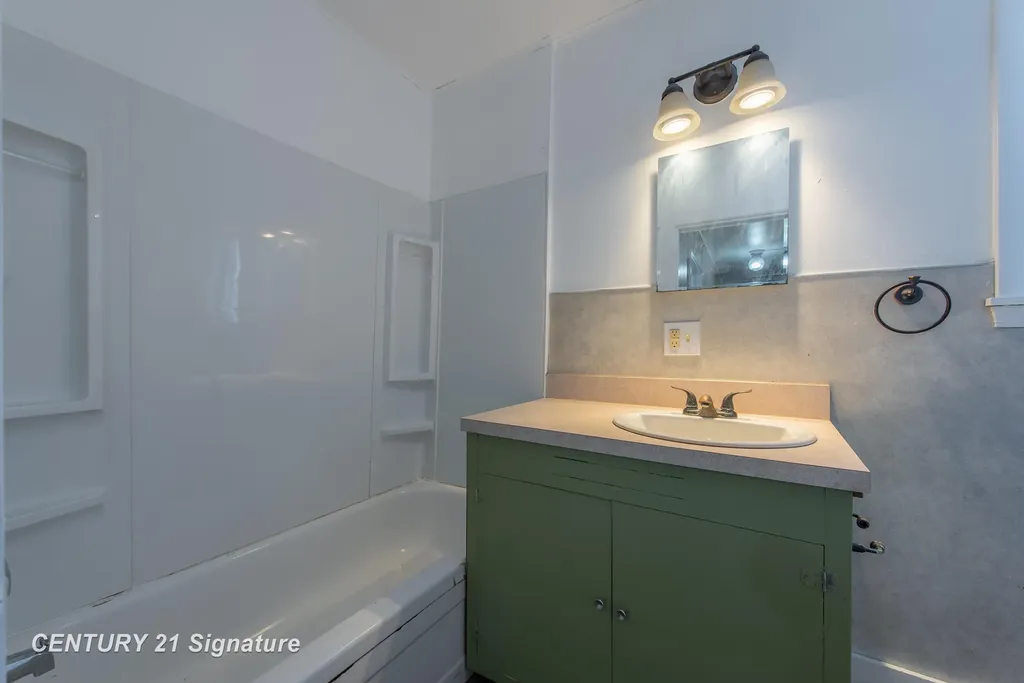 208 W Indian Street Midland City MI 48640