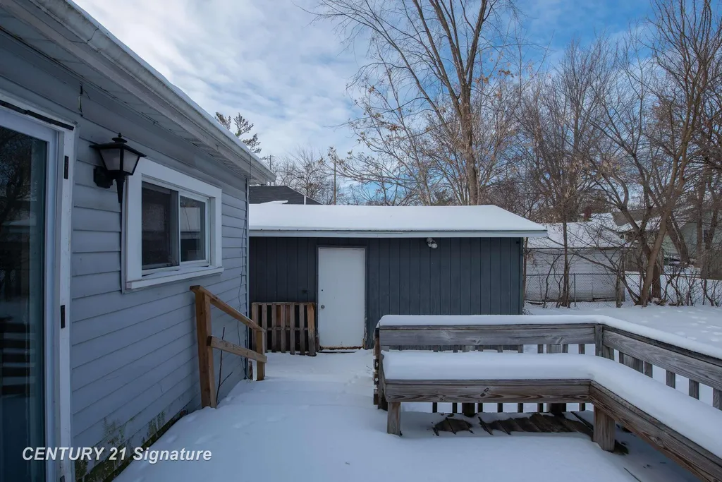 208 W Indian Street Midland City MI 48640