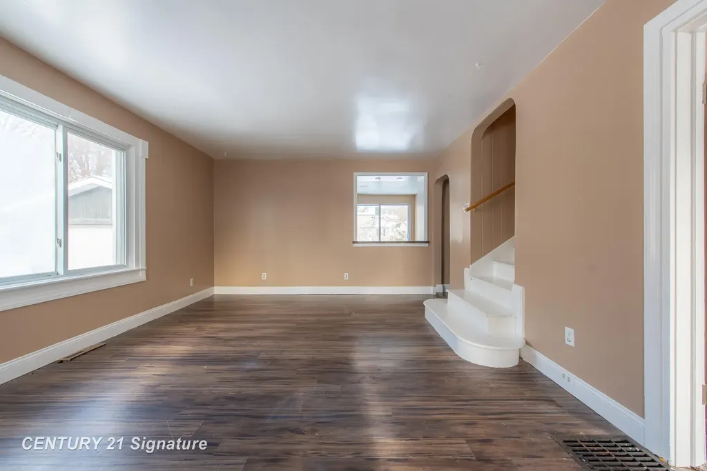 208 W Indian Street Midland City MI 48640