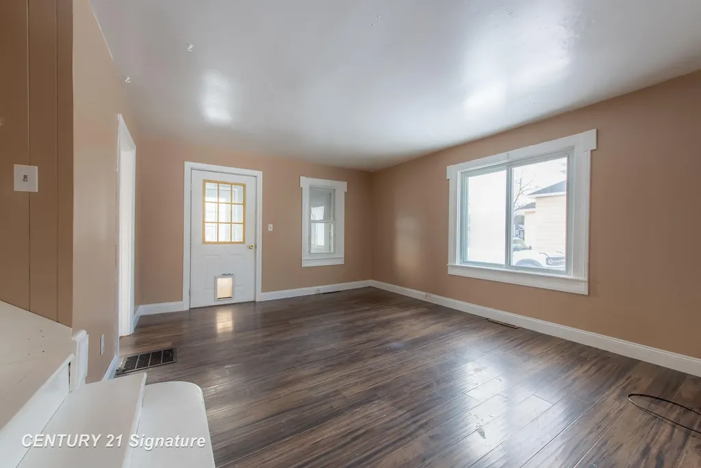 208 W Indian Street Midland City MI 48640