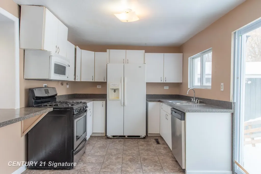 208 W Indian Street Midland City MI 48640