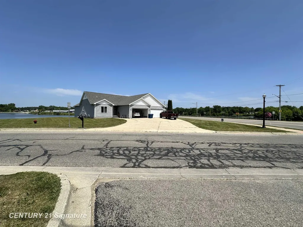 123/125 Pearson Street Beaverton City MI 48612