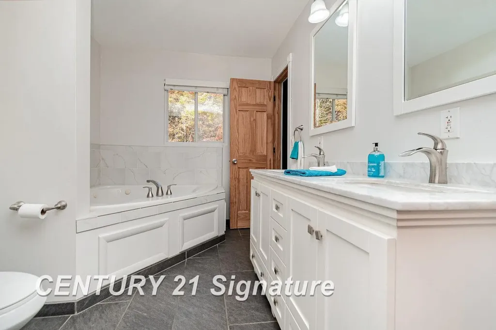7451 N Narragannett Drive Hope Township MI 48628