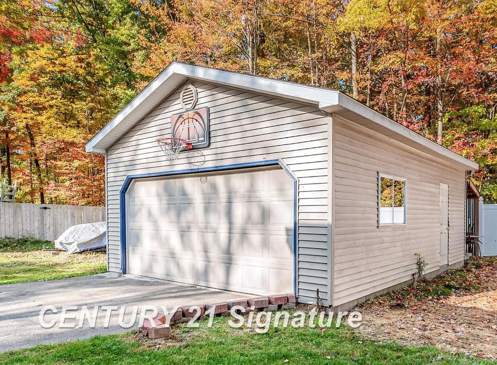 7451 N Narragannett Drive Hope Township MI 48628