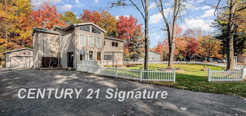 7451 N Narragannett Drive Hope Township MI 48628