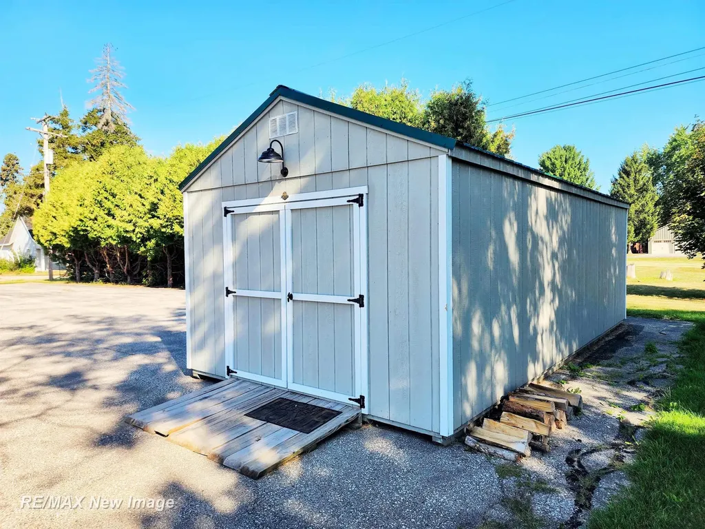201 E Main Road Sterling Village MI 48659