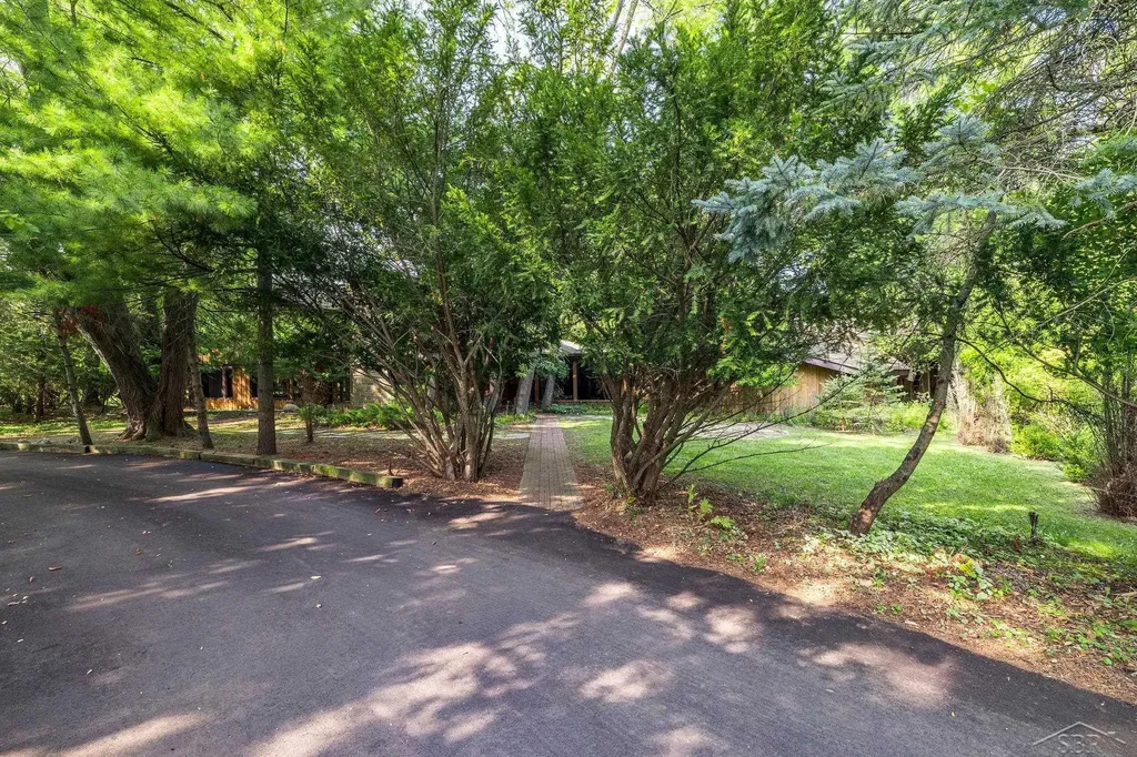 4535 N River Road Thomas Township MI 48623