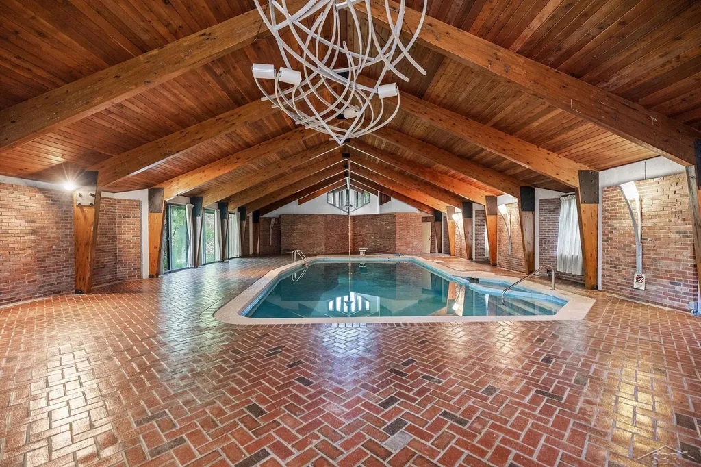 4535 N River Road Thomas Township MI 48623