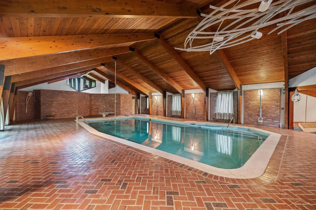 4535 N River Road Thomas Township MI 48623