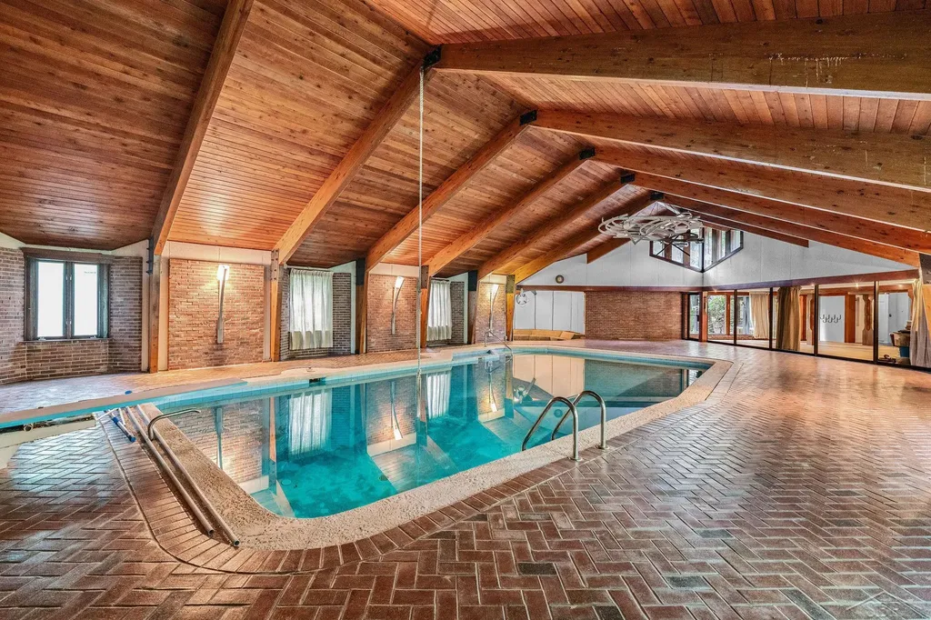 4535 N River Road Thomas Township MI 48623