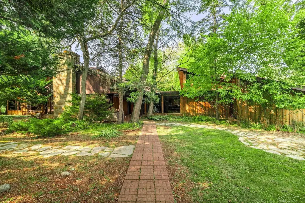 4535 N River Road Thomas Township MI 48623