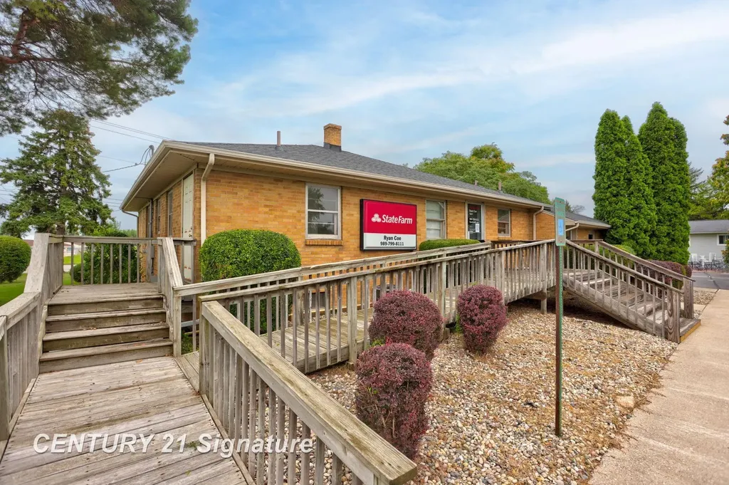 3741 Tittabawassee Road Saginaw Charter Township MI 48604
