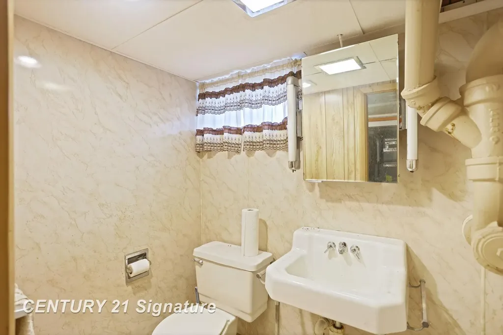 3741 Tittabawassee Road Saginaw Charter Township MI 48604