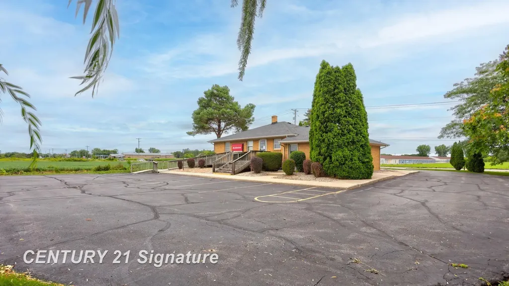 3741 Tittabawassee Road Saginaw Charter Township MI 48604