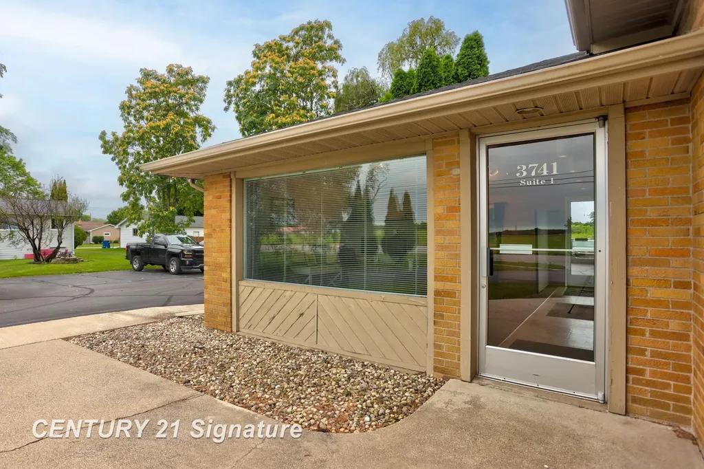 3741 Tittabawassee Road Saginaw Charter Township MI 48604