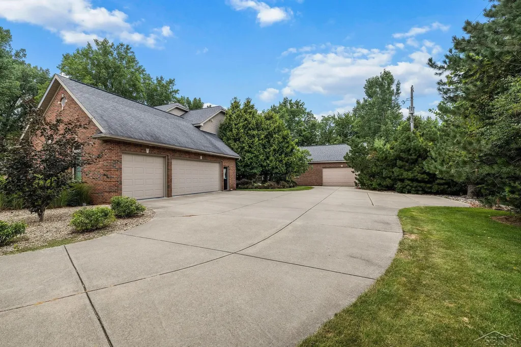1238 W Center Road Hampton Charter Township MI 48732