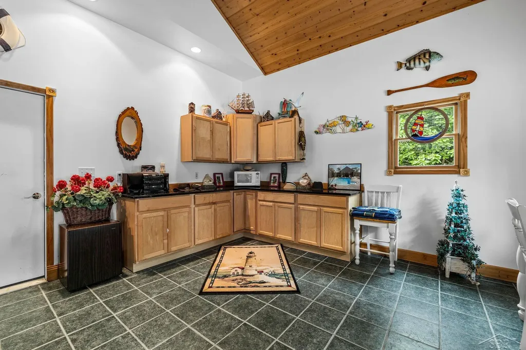 1238 W Center Road Hampton Charter Township MI 48732
