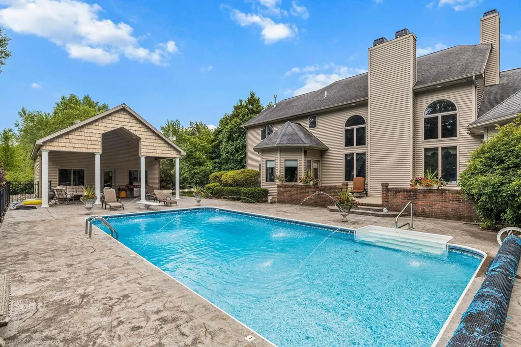1238 W Center Road Hampton Charter Township MI 48732
