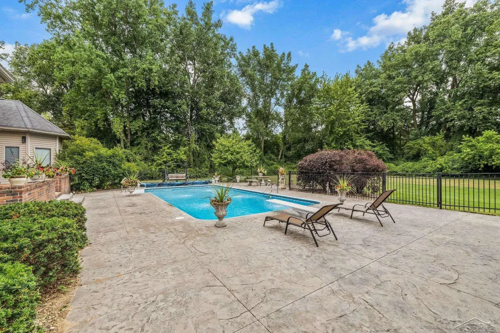 1238 W Center Road Hampton Charter Township MI 48732