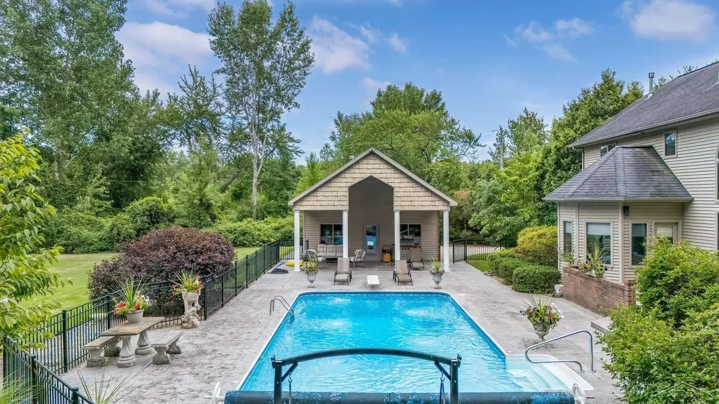 1238 W Center Road Hampton Charter Township MI 48732