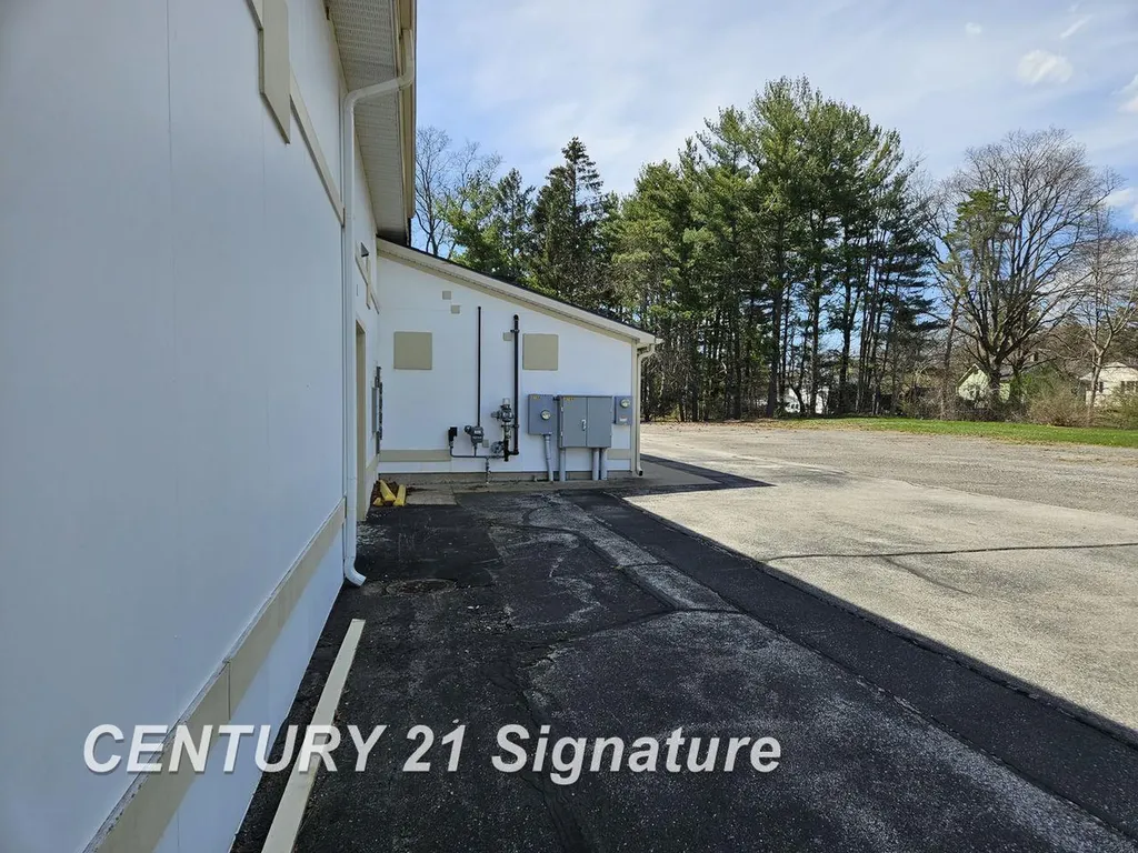 2706 N Saginaw Road Midland City MI 48640