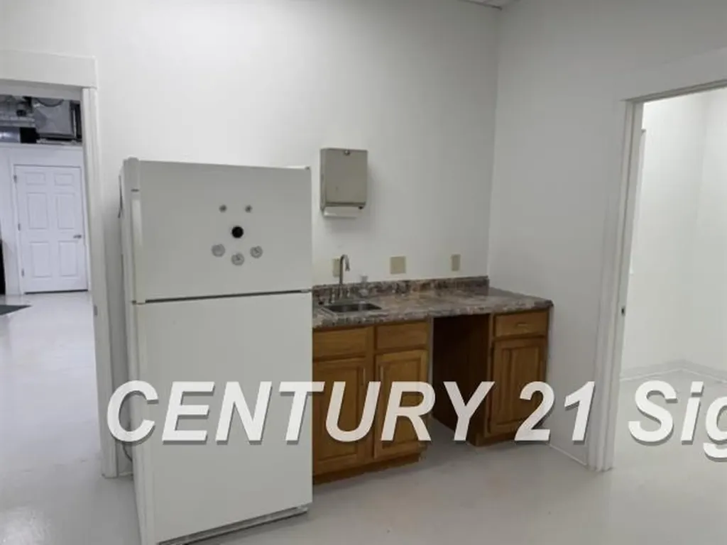 2706 N Saginaw Road Midland City MI 48640