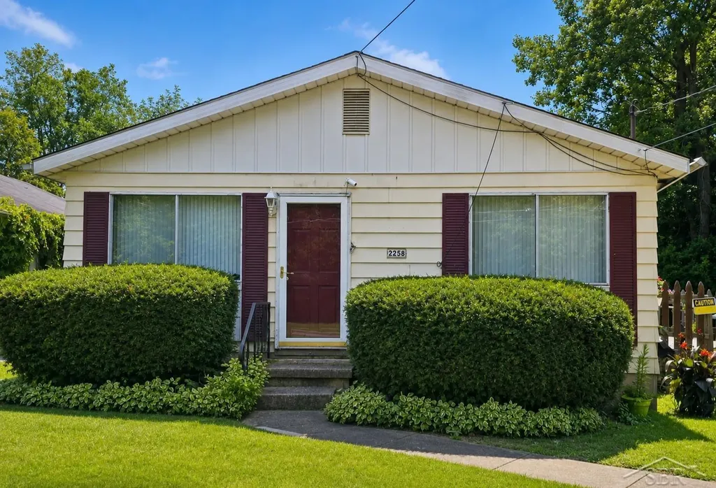 2258 California Avenue Bridgeport Charter Township MI 48601