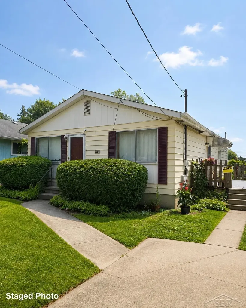 2258 California Avenue Bridgeport Charter Township MI 48601